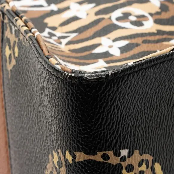 Louis Vuitton Giant Monogram Canvas Jungle Onthego GM Tote - Picture 10 of 12